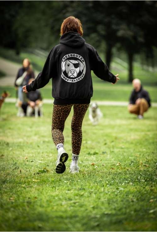 Kerstin Heitmann Freibeuter Hundetraining Hamburg (2) Freibeuter Hundetraining Hoddie von Hundetrainerin getragen